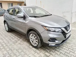 Nissan 100 2011 Gris