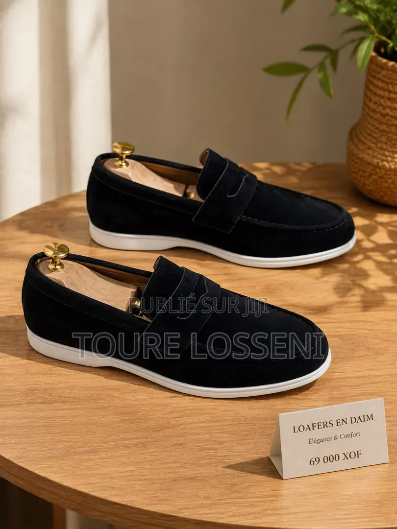 Vente De Chaussures Et Vêtements