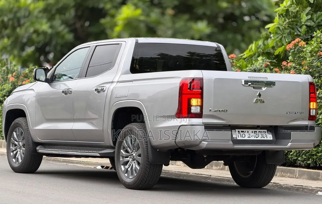 Mitsubishi Montero 2025 Gris