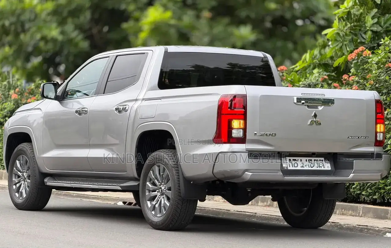 Mitsubishi Montero 2025 Gris