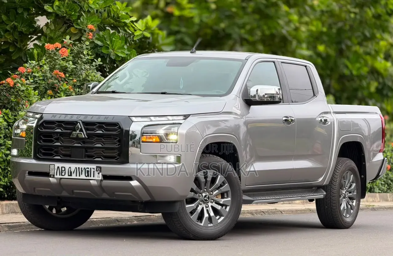 Mitsubishi Montero 2025 Gris