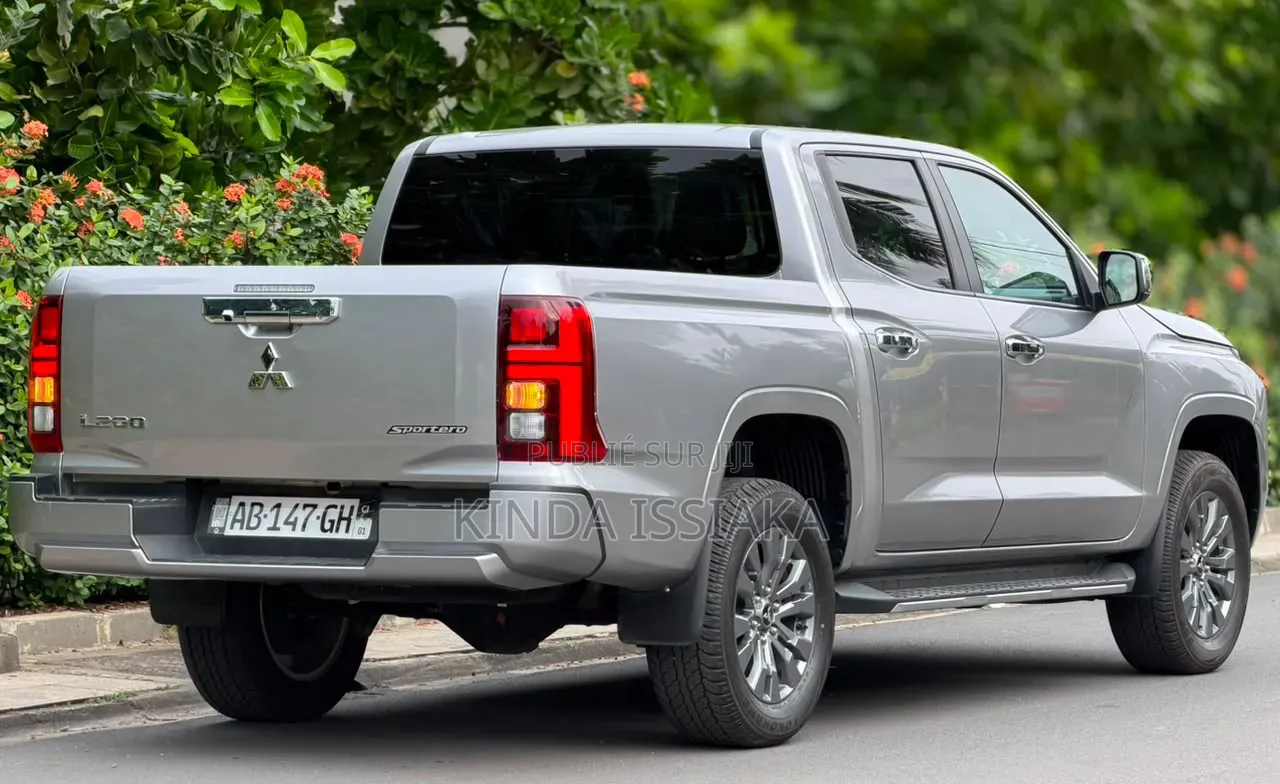 Mitsubishi Montero 2025 Gris