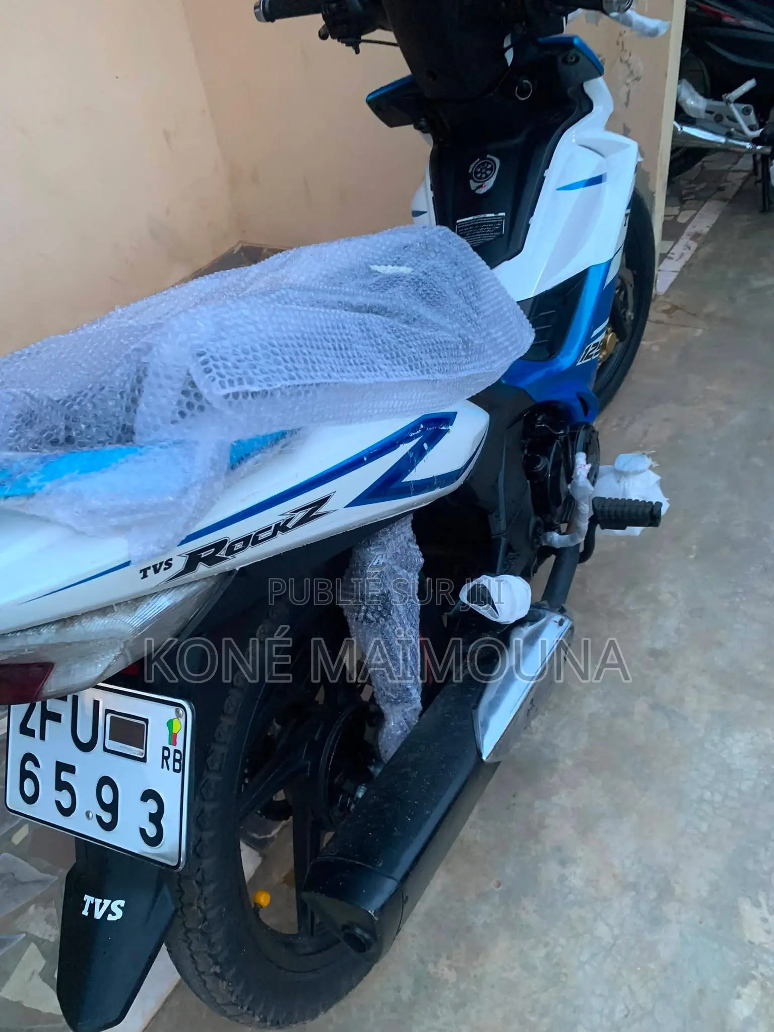 Nouveau TVS Rockz 125 2024 Bleu