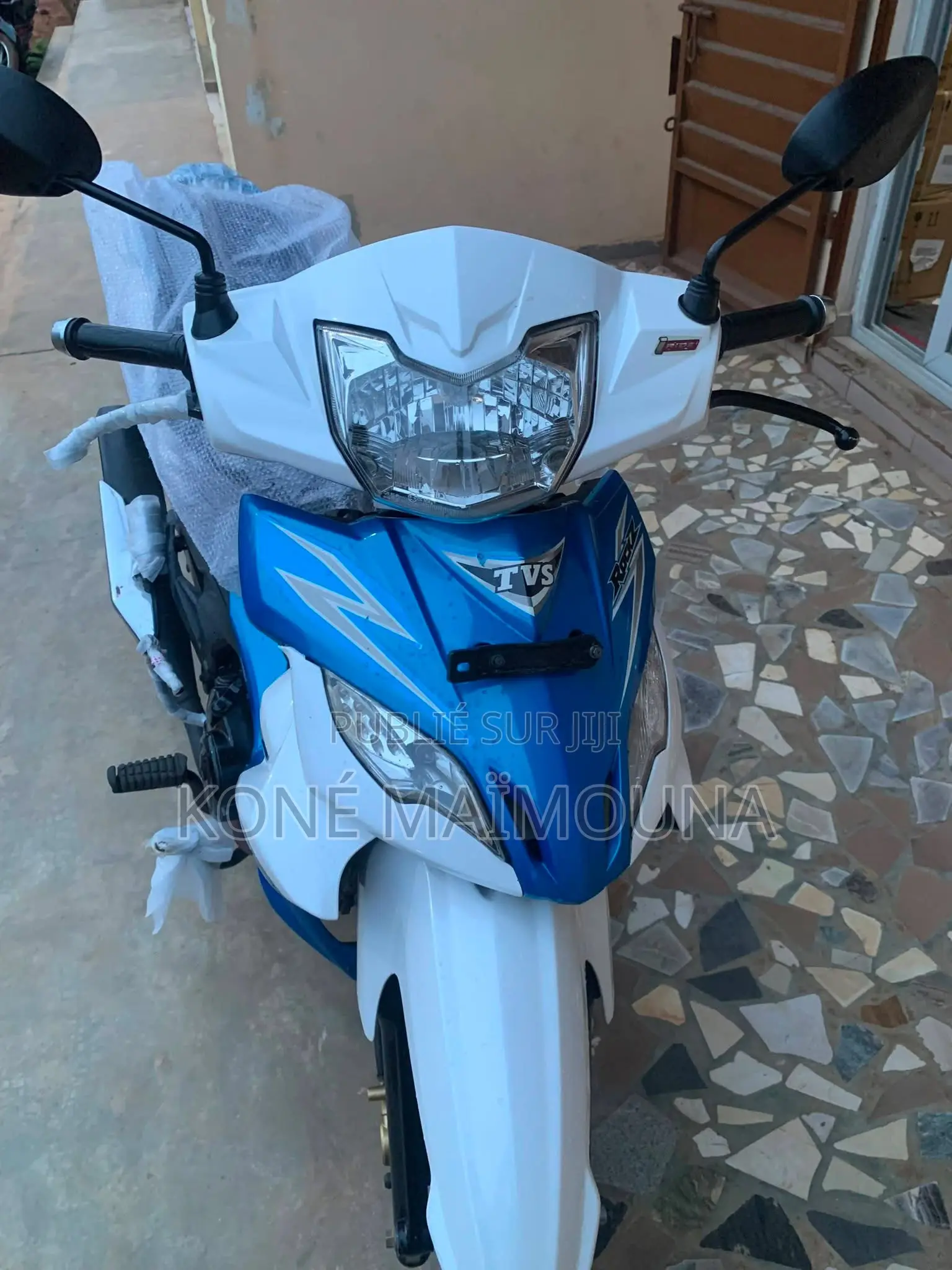 Nouveau TVS Rockz 125 2024 Bleu