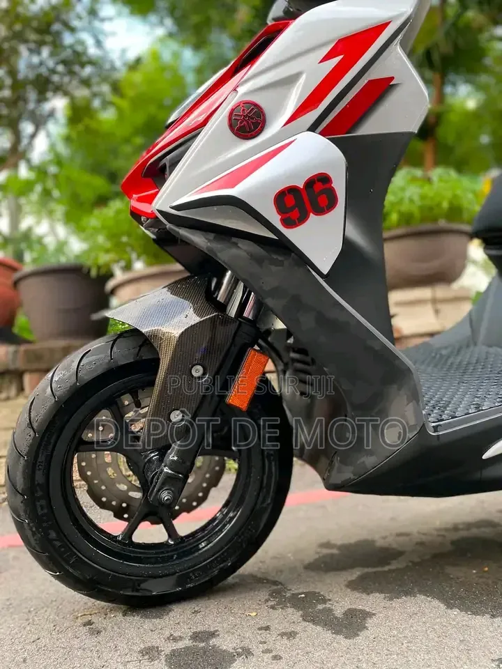 Nouveau Yamaha DT175 2025 Blanc