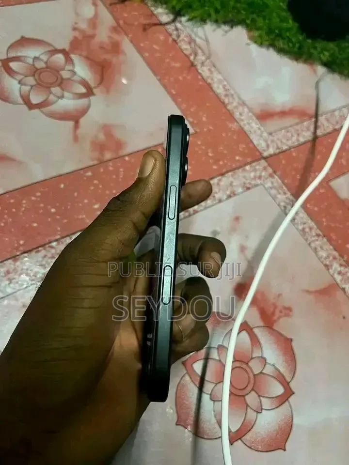 Nouveau Apple iPhone 16 256 GB Noir