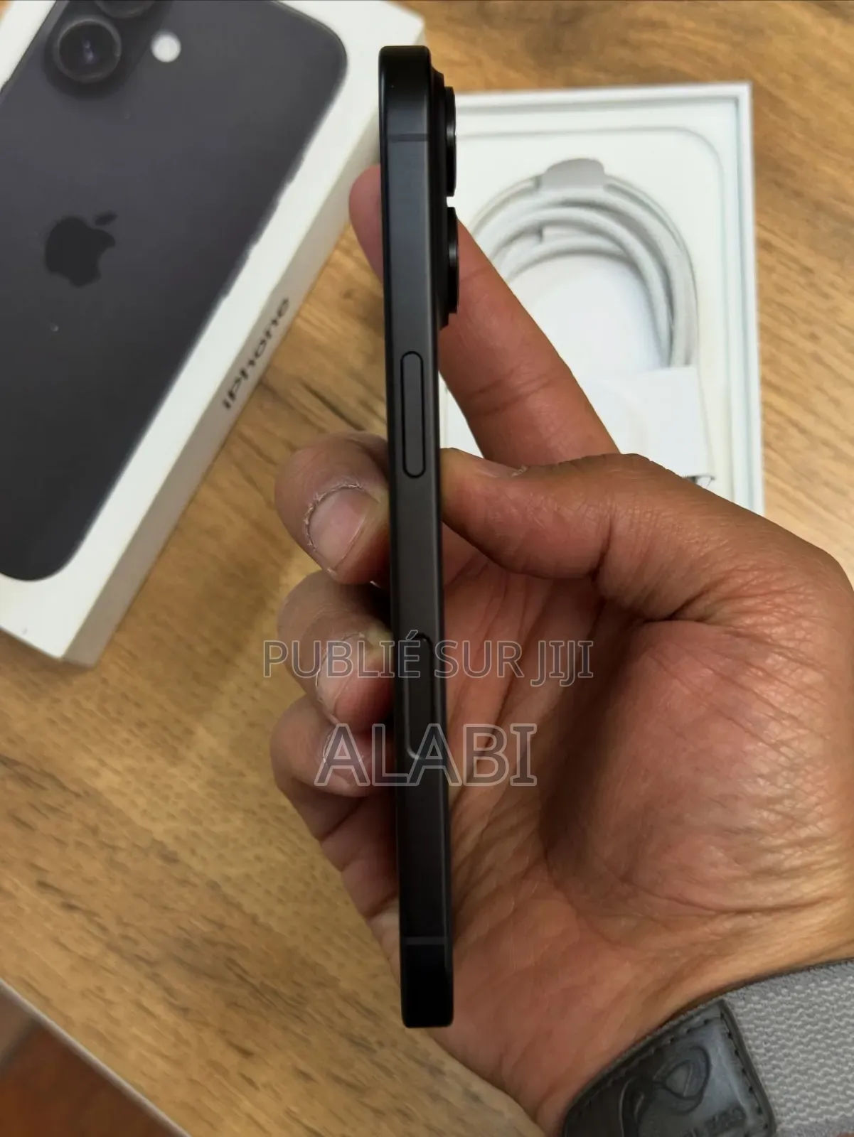 Nouveau Apple iPhone 16 128 GB Noir
