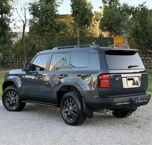 Nouveau Toyota Land Cruiser 76 Series 2023 Doré