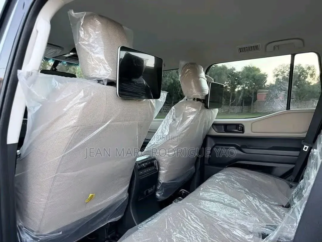 Nouveau Toyota Land Cruiser 76 Series 2023 Doré