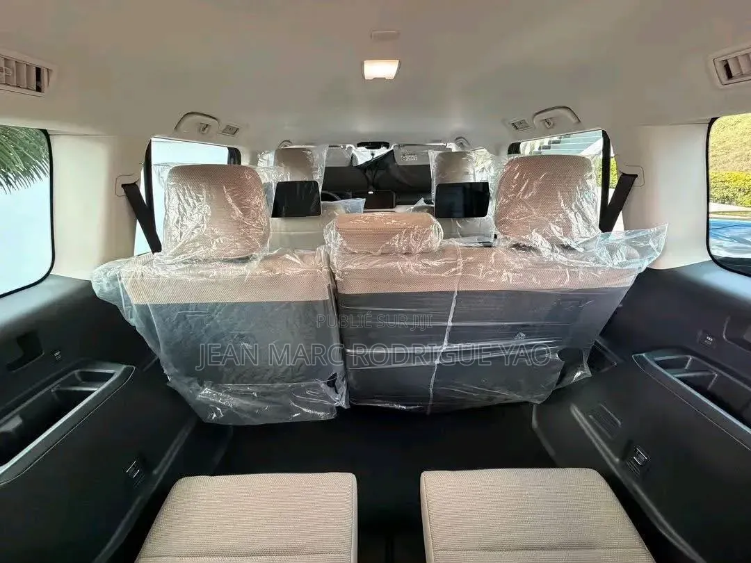 Nouveau Toyota Land Cruiser 76 Series 2023 Doré