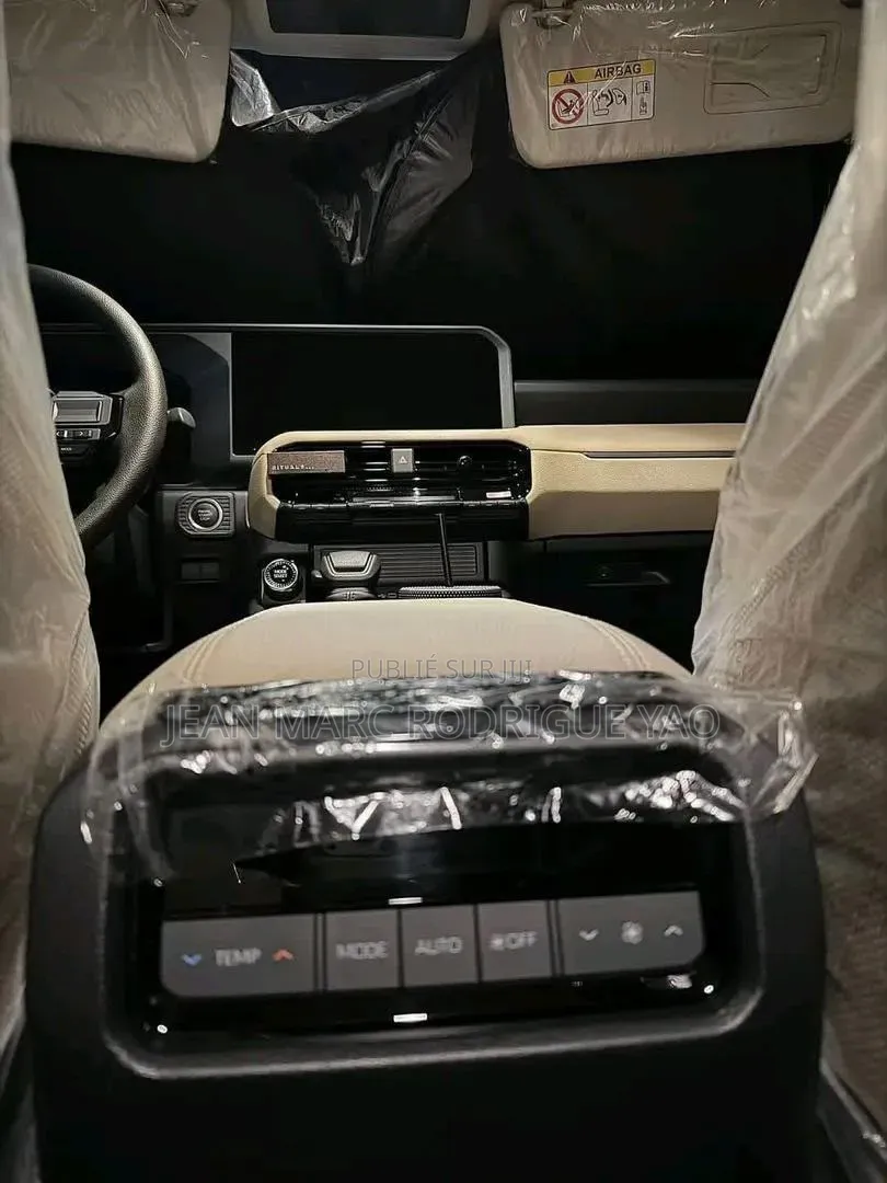 Nouveau Toyota Land Cruiser 76 Series 2023 Doré