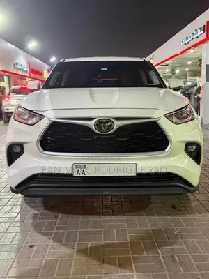 Nouveau Toyota Land Cruiser Prado 2024 Blanc cassé