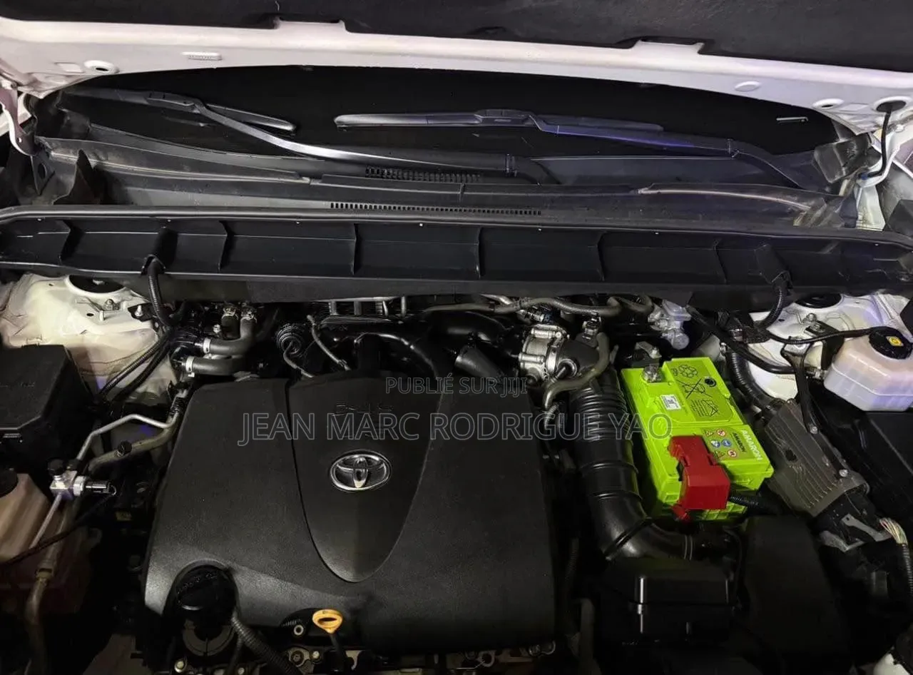 Nouveau Toyota Land Cruiser Prado 2024 Blanc cassé