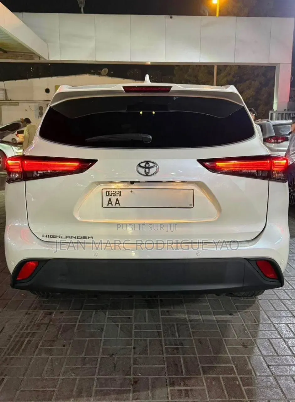 Nouveau Toyota Land Cruiser Prado 2024 Blanc cassé