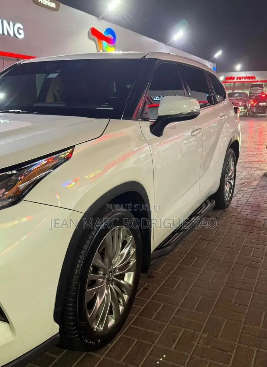 Nouveau Toyota Land Cruiser Prado 2024 Blanc cassé