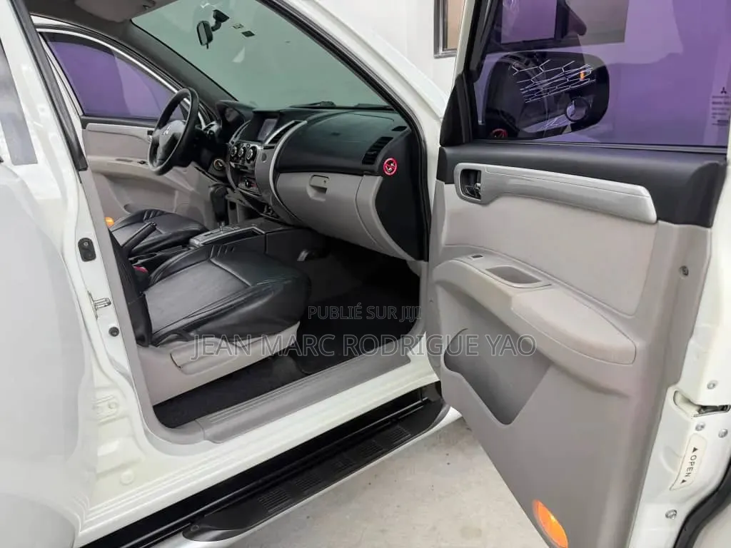 Mitsubishi Montero 2023 Blanc cassé