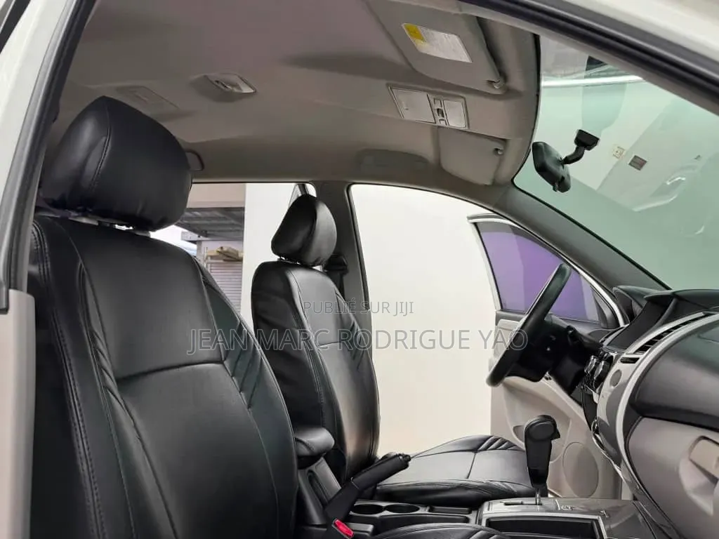 Mitsubishi Montero 2023 Blanc cassé