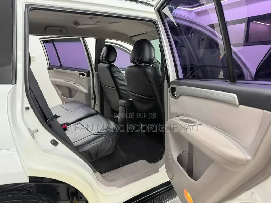 Mitsubishi Montero 2023 Blanc cassé