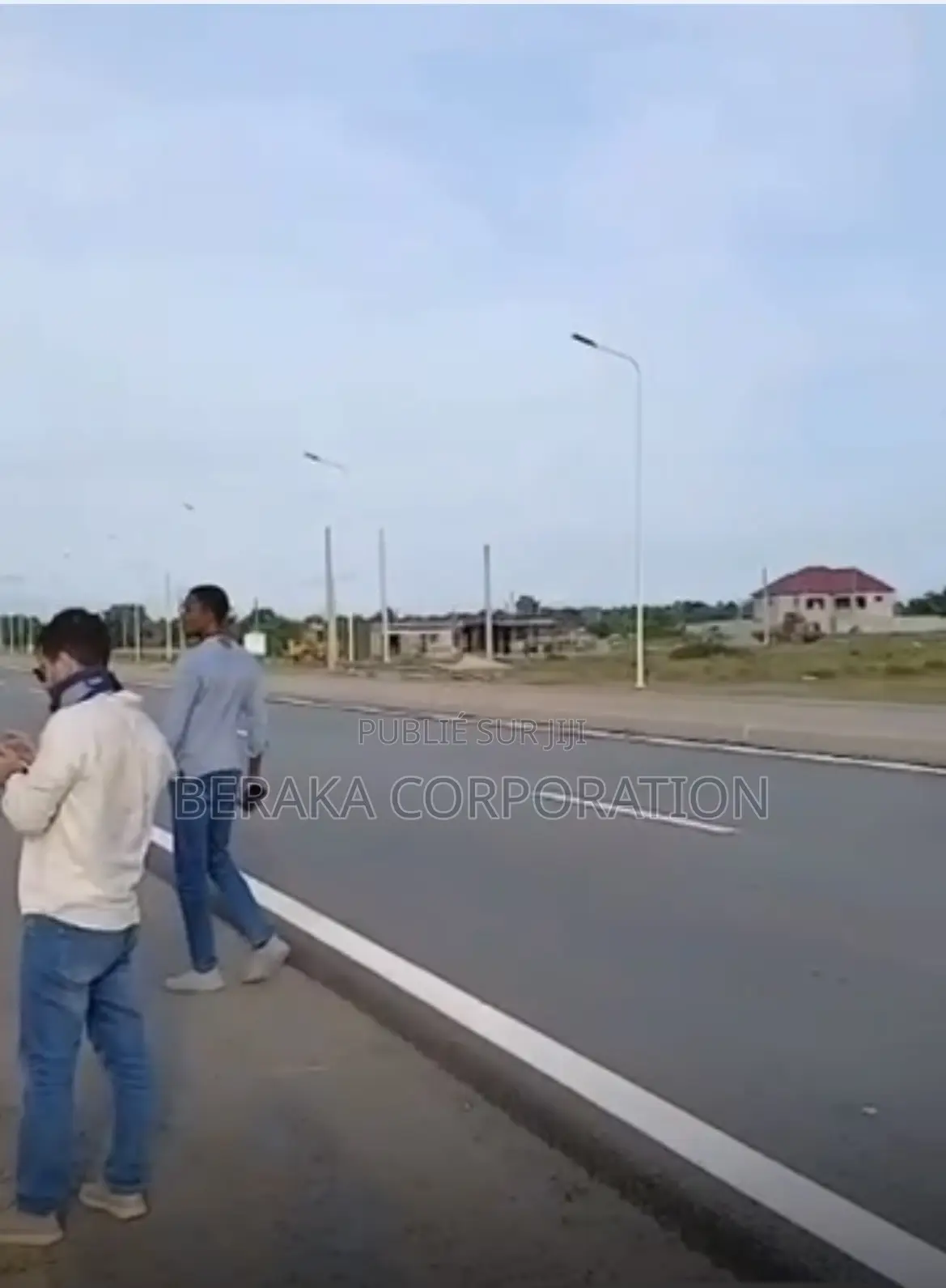 En Vente Nouvelle Autoroute Mohamé Assinie Mise en Vente Un