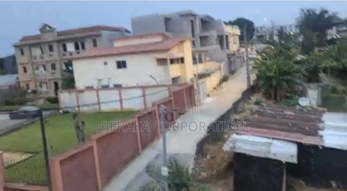 *COCODY RIVIERA M'BADON: Vente d'Un Terrain De 3788m2 a La Rivi