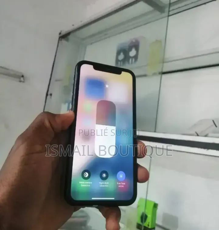 Nouveau Apple iPhone XR 64 GB Noir