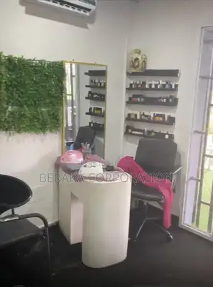 * À CÉDER – Salon De Coiffure Mixte (Hommes Femmes) –