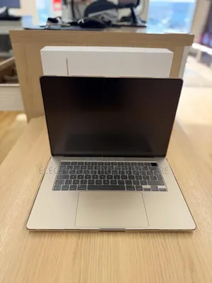 Nouveau Apple MacBook Air 2025 M4 16GB Apple M4 SSD 256GB