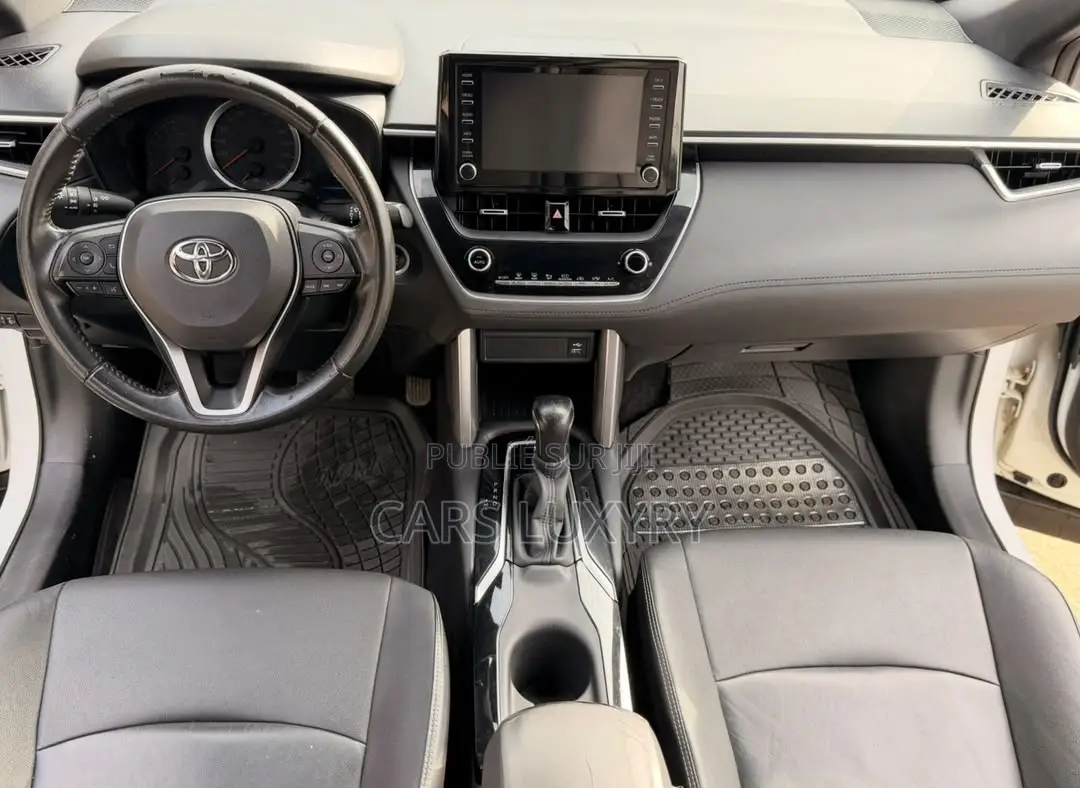 Toyota Corolla Cross 1.8 Petrol AWD 2022 Blanc