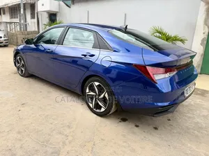 Hyundai Elantra 2023 Bleu