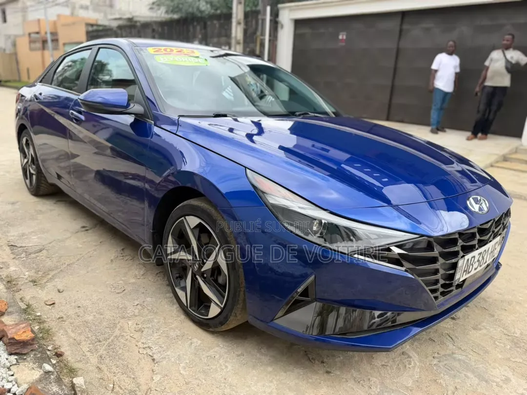 Hyundai Elantra 2023 Bleu