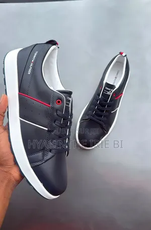 Tommy HILFIGER P40-46 Tendance ,Chic, Élégance Combinée