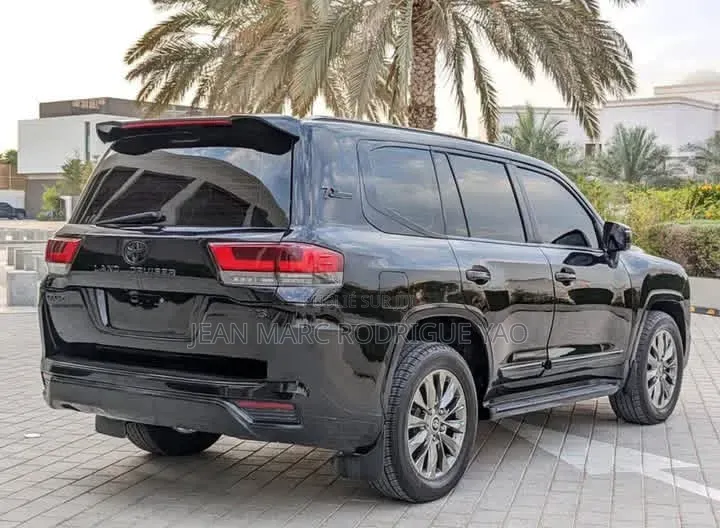 Nouveau Toyota Land Cruiser 2026 Noir