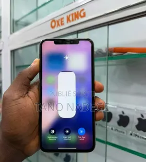Nouveau Apple iPhone 11 128 GB Rouge