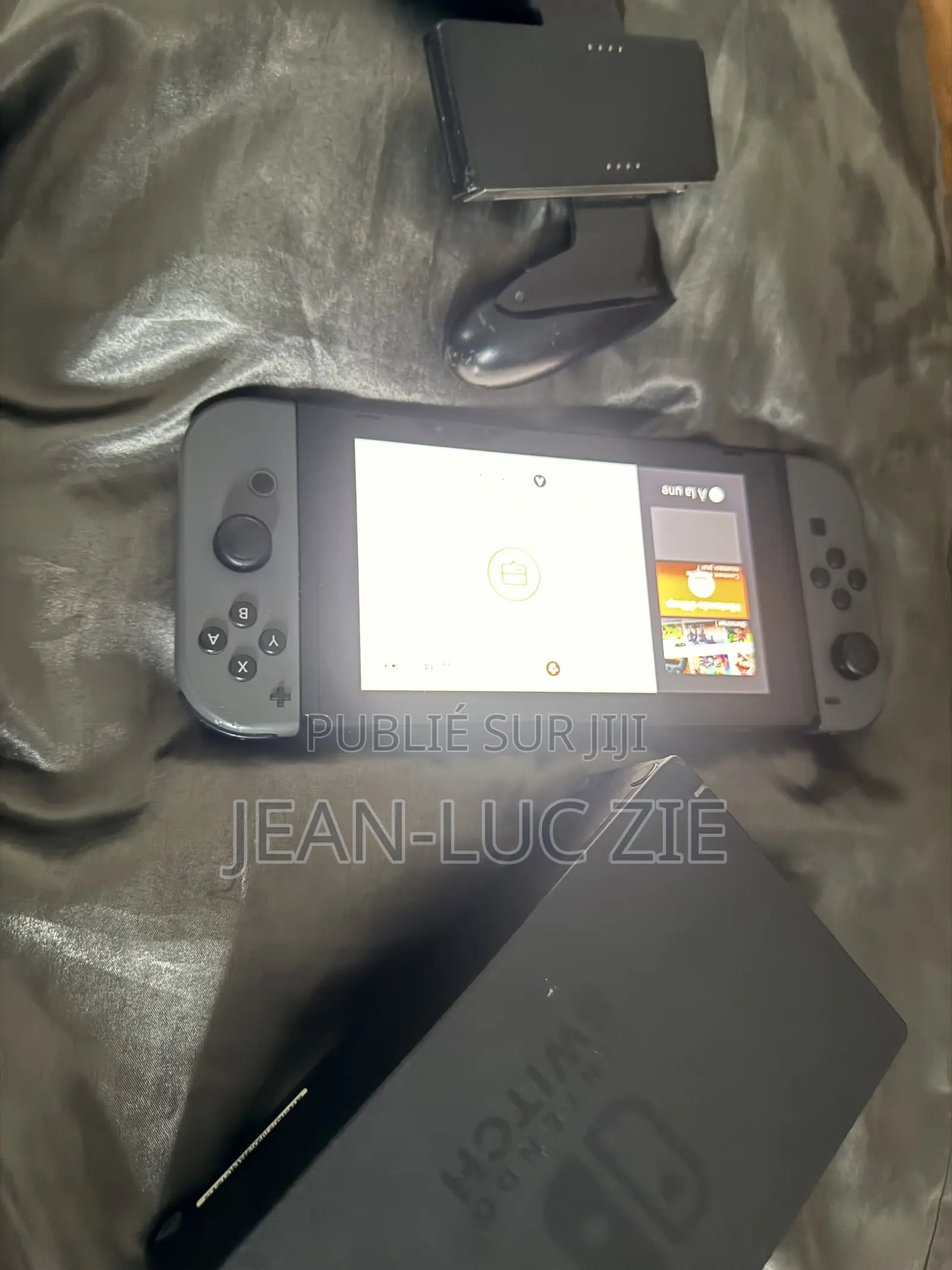 Nintendo Switch + 5 Jeux + Accessoires — À Vendre