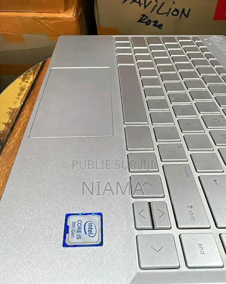 Nouveau Ordinateur portable HP Pavilion 13 8GB Intel Core i5 SSD 256GB