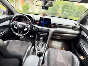 Hyundai Veloster 2021 Bleu