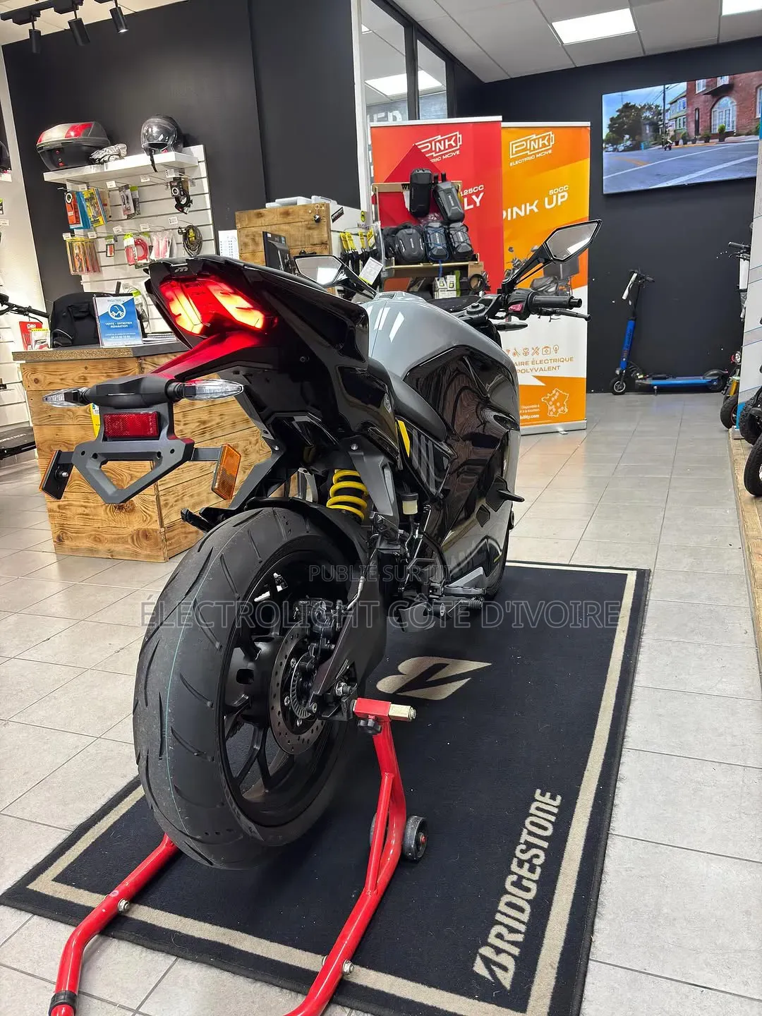 Nouveau Autre 2025 Gris