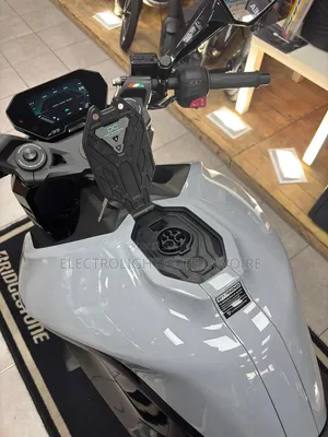 Nouveau Autre 2025 Gris