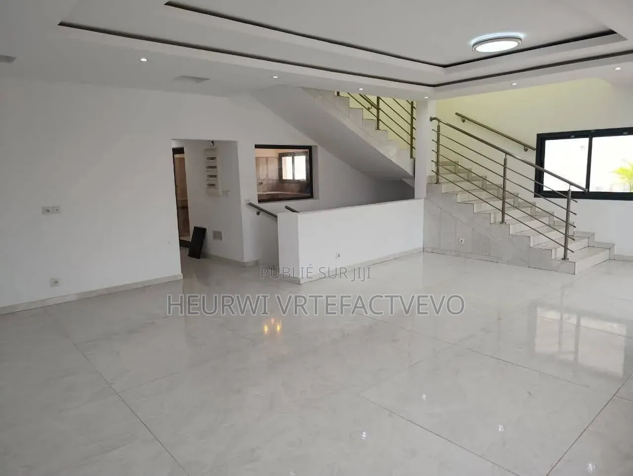 6chbre Duplex dans Cité Diaspora, Cocody à Vendre