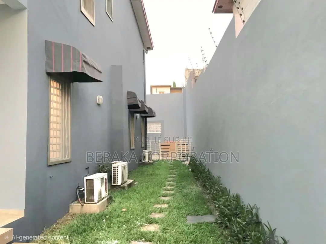 5chbre Duplex dans Beraka Corporation, Cocody à Louer