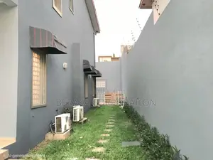 5chbre Duplex dans Beraka Corporation, Cocody à Louer