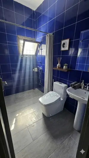 6chbre Duplex dans Beraka Corporation, Cocody à Louer