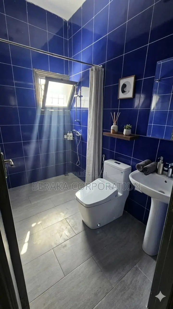 6chbre Duplex dans Beraka Corporation, Cocody à Louer