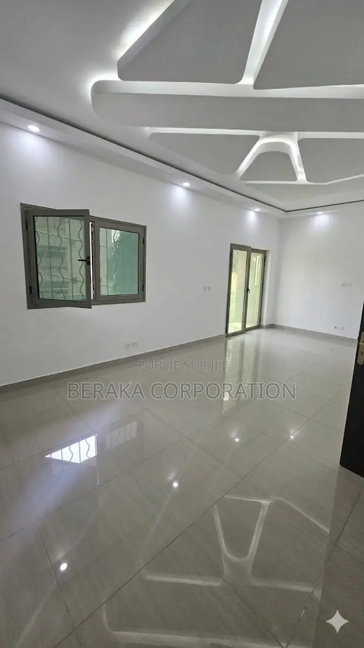 6chbre Duplex dans Beraka Corporation, Cocody à Louer