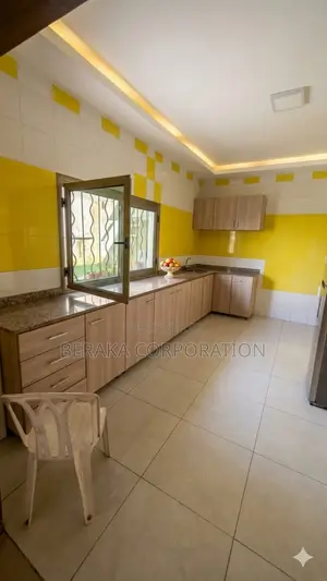 6chbre Duplex dans Beraka Corporation, Cocody à Louer