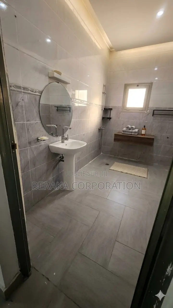 6chbre Duplex dans Beraka Corporation, Cocody à Louer