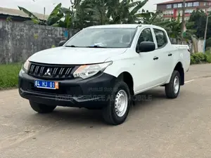 Mitsubishi L200 2016 Blanc cassé
