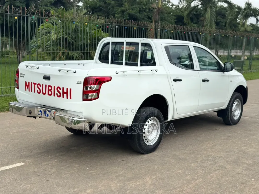 Mitsubishi L200 2016 Blanc cassé