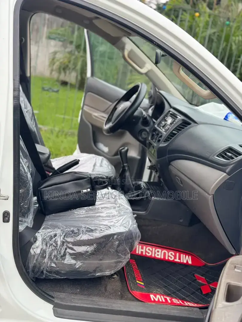Mitsubishi L200 2016 Blanc cassé