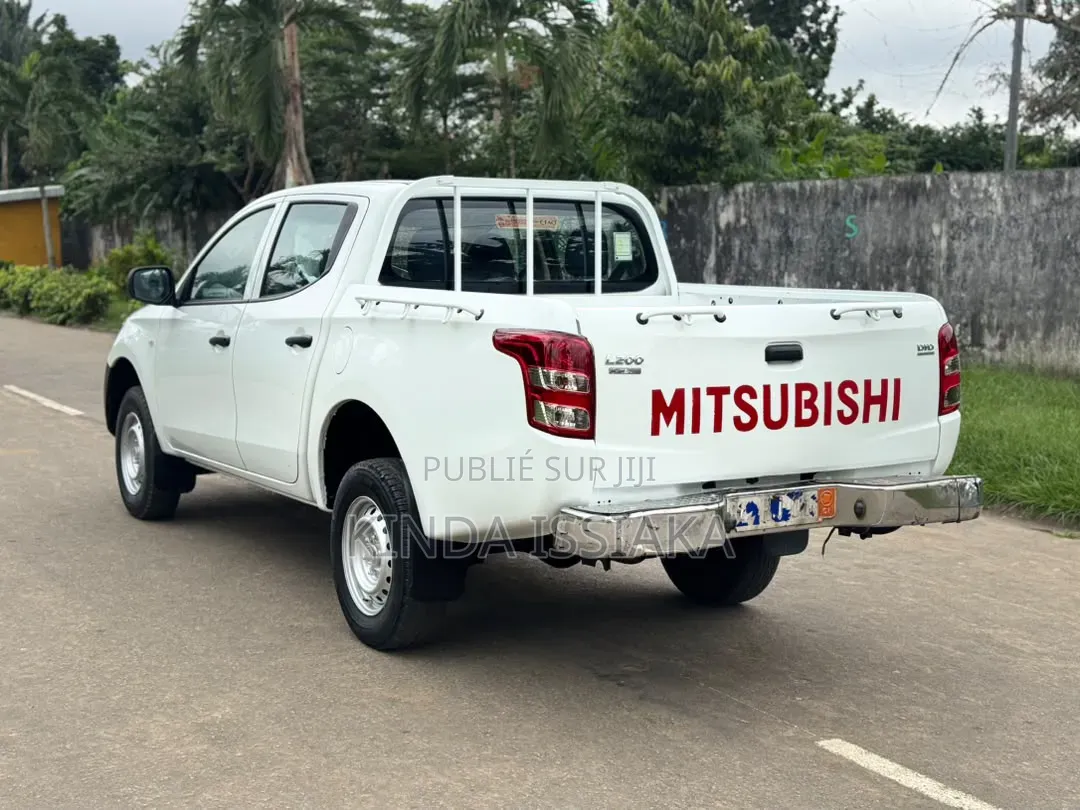 Mitsubishi L200 2016 Blanc cassé
